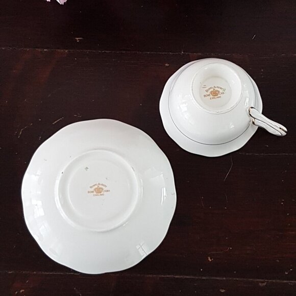 Royal Albert Basket of Flowers Tea Cup Bone China England - Picture 10 of 11